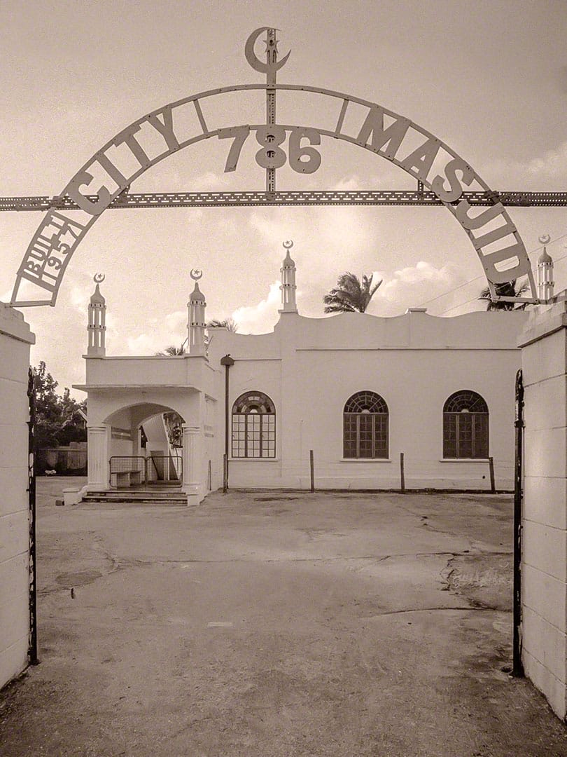 Madina Masjid July 1976 h3-07-25
